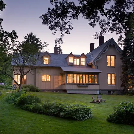 Gothic Eves Inn And Spa Bed And Breakfast